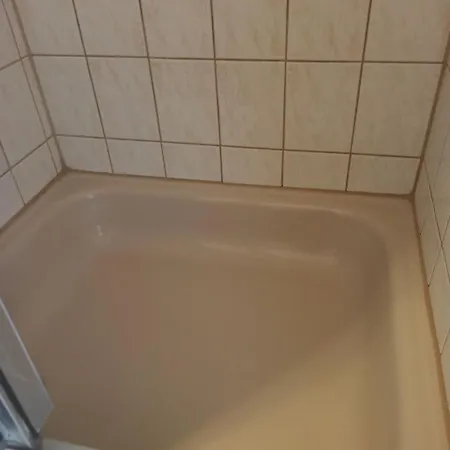 Monteurzimmer - * וואלדברון