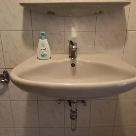 Monteurzimmer - *