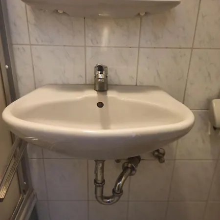 Monteurzimmer - *