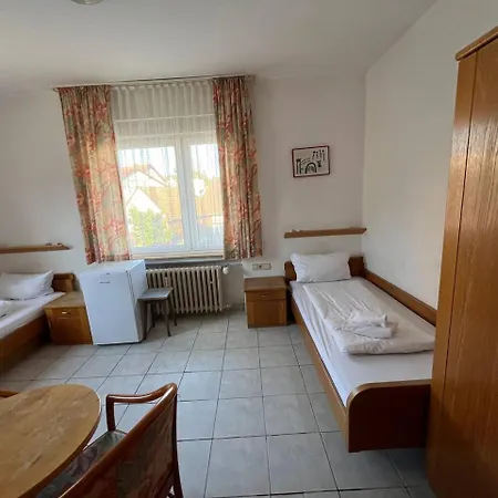 Bew Monteurzimmer - *