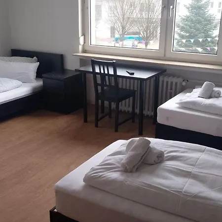 Monteurzimmer - * וואלדברון