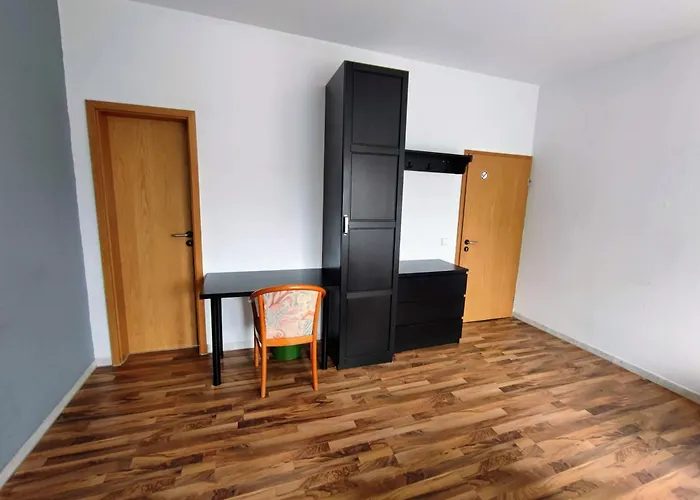 Monteurzimmer - * וואלדברון